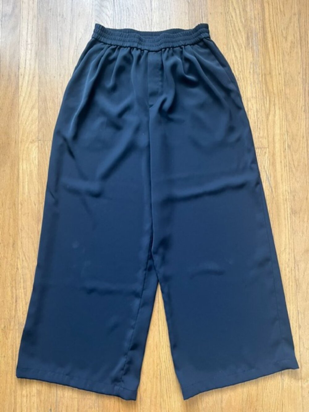 Uniqlo Drapey Wide Leg Pull-on Cropped Pants | Size Small